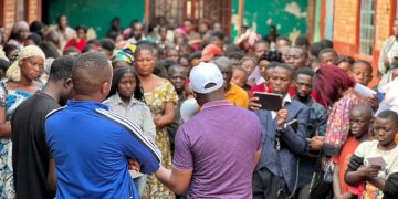 Bukavu : Des kits scolaires remis aux parents d&rsquo;Elèves de Nyalukemba , Don du Dr Munyahali Kitumaini John