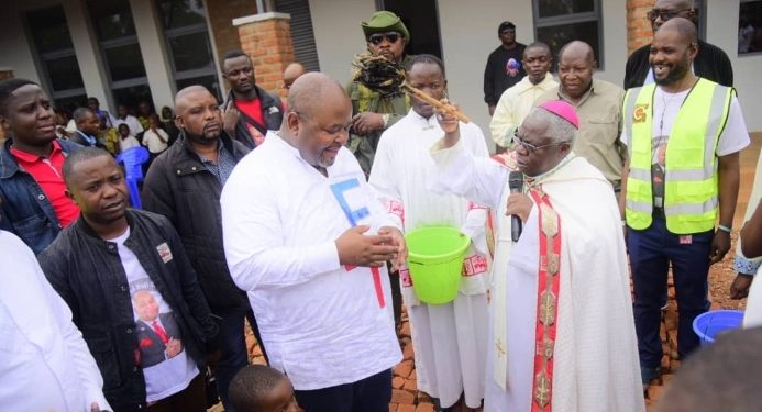 Sud-kivu : Aimé Boji sangara vient de doter l’EP Cirhungu de Burhale d’un bâtiment moderne