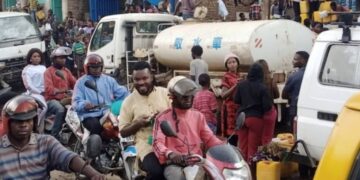 Bukavu : Le mouvement citoyen Bloc Uni pour le Développement du Congo inquièt du danger que présente le lavage des motos à Kaduru, un lavage qui menace énormément la route