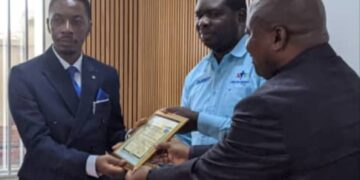 Sud Kivu : En guise de reconnaissance d’excellence dans son travail pendant l’année en cours, le C.F.I.D.H vient de primer le député provincial NEPANGI José