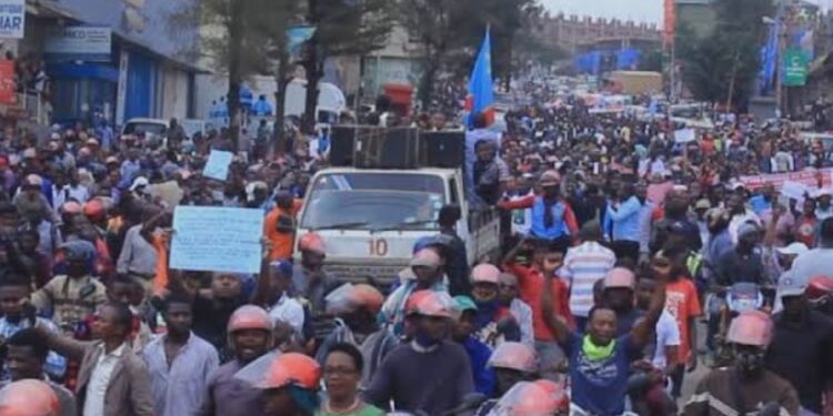 Sud Kivu : Les organisations citoyennes réunies au sein du BUDC ensemble avec d’autres structures dans la rue ce mardi pour compatir avec la population du nord Kivu victime de la guerre du M23