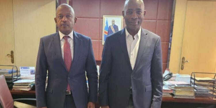 Sud Kivu: Le nouveau gouverneur Jean Jacques PURUSI a rencontré mardi le ministre des ITPR Alexis GISARO pour parler des infrastructures routières de la province