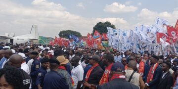 Sud kivu: Arrivée du gouverneur de province JJ PURUSI, l’ambiance est au zénith à l’aéroport de Kavumu quelques heures avant l’atterrissage de son avion