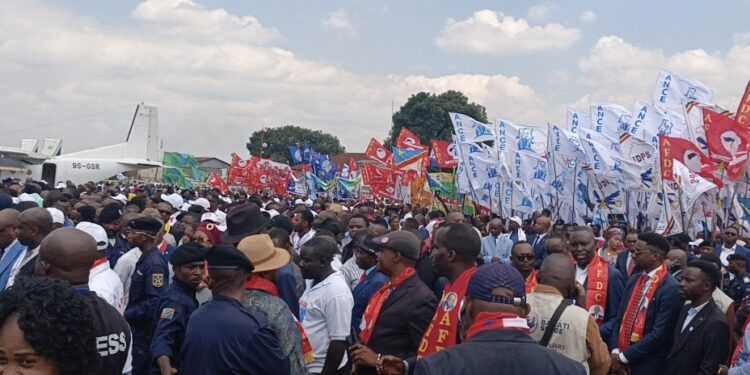 Sud kivu: Arrivée du gouverneur de province JJ PURUSI, l’ambiance est au zénith à l’aéroport de Kavumu quelques heures avant l’atterrissage de son avion