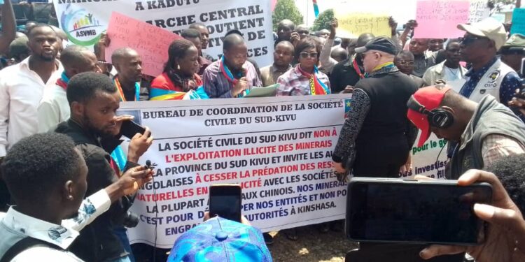 Sud Kivu : A travers une marche pacifique, la société civile dénonce le pillage des minerais par les chinois et la guerre à l’Est de la RDC