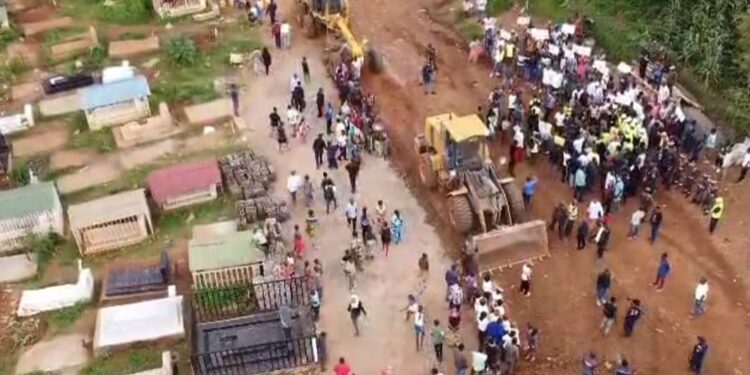 Bukavu : Arrêt des travaux de réhabilitation de la route menant au cimetière de la Ruzizi, la société Sinohydro/Golden Construction parle d’un repli de ses machines pour une autre urgence