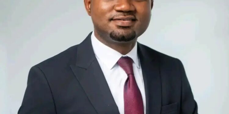 Sud kivu: En attendant la réponse du gouvernement congolais à son plaidoyer, le député national Emile SUMAILI finance les travaux de cantonnage manuel sur la route Matili-Mungembe à Shabunda