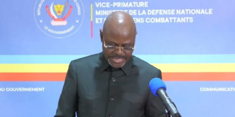Guerre à l’Est de la RDC, le ministre de la défense encourage les FARDC et rassure qu’il n’y aura pas de dialogue avec le M23 comme le propose l’EAC