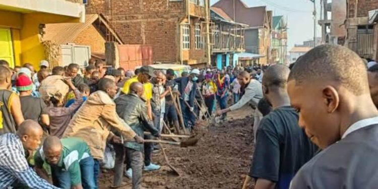 Bukavu : Premiers travaux communautaires sous l’occupation de l’AFC/M23, toute la population mobilisée