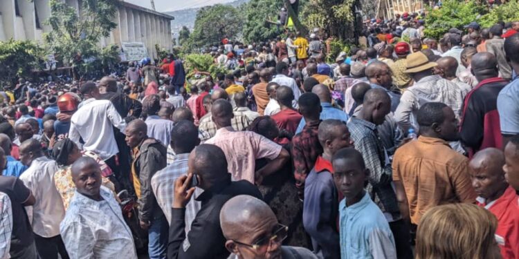 Bukavu : Sur l’initiative de Nicolas Kyalangalilwa et de Dunia Bwenge Doux, la population de la ville et ses environs, en plein rassemblement populaire soutient l’avènement de l’AFC/M23