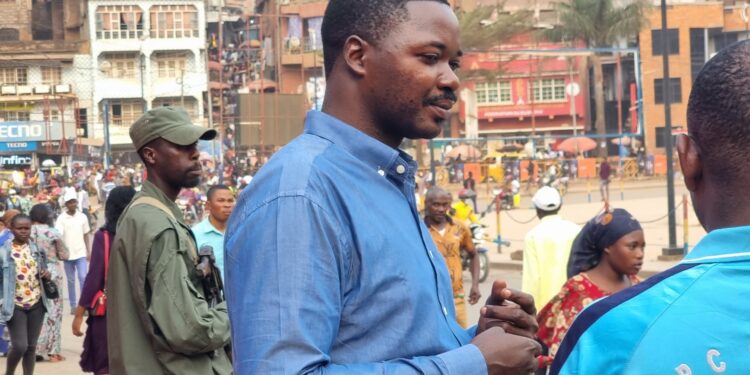 Bukavu : Le bourgmestre de la commune de Kadutu sous l’AFC/M23, Byamungo Kazimiri Samuel s’imprègne de l’ordre et de la salubrité visible désormais à la place de l’indépendance et sur la RN2, place-Bagira