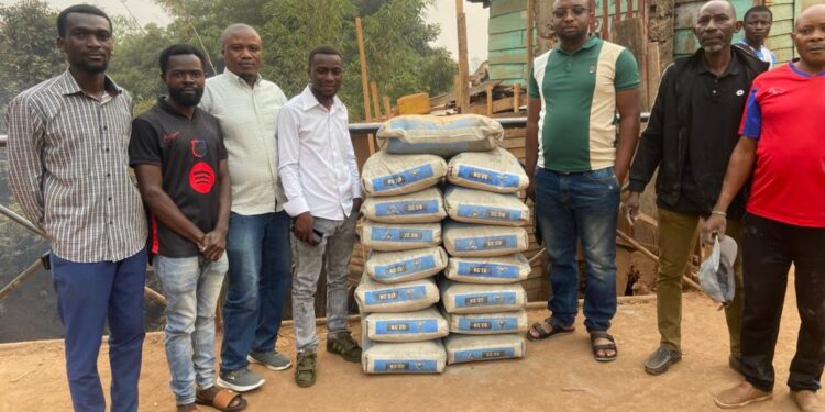 Bukavu : Avec un lot important de ciments, la fondation Patrick Baka wa Bana appuie les travaux de construction de deux ponts à Mulengeza 2 et sur avenue Rubota