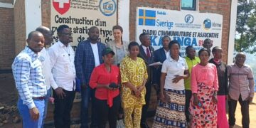 Idjwi : La Coopération suisse dote la Radio communautaire et associative Kalinga d’un pylône de 30 mètres et de kits solaires, le directeur Albert Cinyabuguma exprime sa gratitude