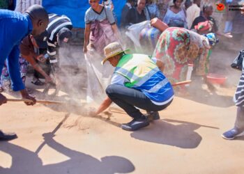Salongo du 29 novembre : Eugène Mubalama à l’œuvre aux côtés des citoyens pour l’assainissement de Nyawera, Labotte et l’Indépendance, en vue d’un Ibanda modèle