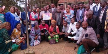 Ibanda : Le BUDC décerne un diplôme de mérite au chef de quartier Ndendere Albert Migabo pour sa gestion de proximité et son leadership de redevabilité