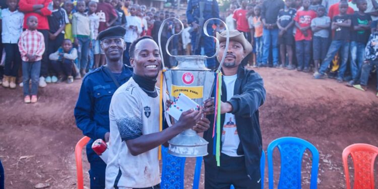 Ibanda : le Bourgmestre mobilise la jeunesse de Panzi autour de la paix et de la sécurité à travers le sport