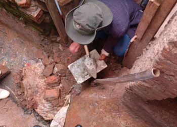 Kadutu : le Bourgmestre a.i Maître René Bulikoliko lance les travaux de réhabilitation des égouts à Buholo 6 pour préserver la santé publique