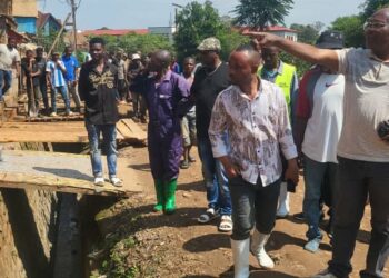 Kadutu : Le bourgmestre ad intérim René Bulikoliko en tournée infatigable pour l’assainissement, la mobilisation populaire et le soutien aux actions locales de salubrité