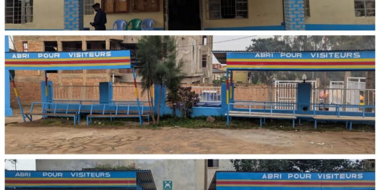 Bukavu : La commune d&rsquo;Ibanda inaugure quatre abris métalliques construits à la maison communale pour améliorer l’accueil des visiteurs