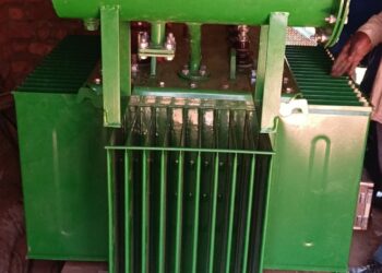 Électricité : un nouveau transformateur puissant illumine l&rsquo;avenue Irambo à Nyalukemba