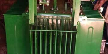 Électricité : un nouveau transformateur puissant illumine l&rsquo;avenue Irambo à Nyalukemba