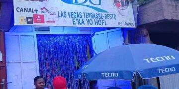 Nyalukemba : Terrasse DG Lasvegas-Resto ,un cadre idéal pour l’achat de boissons à un prix promotionnel. Situé sur la Route petit Marché Feu vert 2, sur avenue Albert Kayabu, on y trouve également un service de restauration moderne