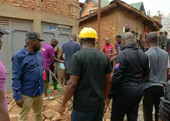 IBANDA : Jonathan Hakuzwimana Kanane supervise les travaux communautaires et met en garde contre les marchés pirates