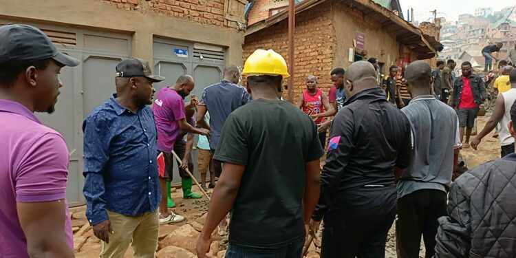 IBANDA : Jonathan Hakuzwimana Kanane supervise les travaux communautaires et met en garde contre les marchés pirates