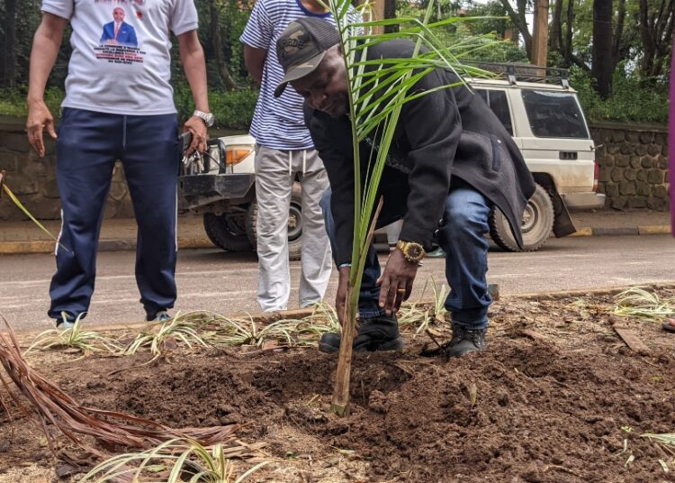 Ibanda : tournée musclée de Jonathan Hakuzwimana Kanane axée sur le salongo, le reboisement et la méditation sociale