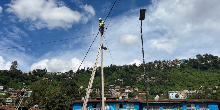 Bukavu : la SNEL met en service une nouvelle cabine et lance le système Cash Power à Kadutu