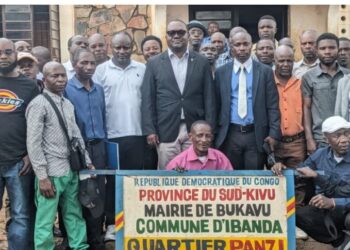Bukavu : le maire Dr Nicolas Kyalangalilwa en journée marathon de proximité, mobilise artistes et cadres de base autour de la sécurité, de l’assainissement et du développement local