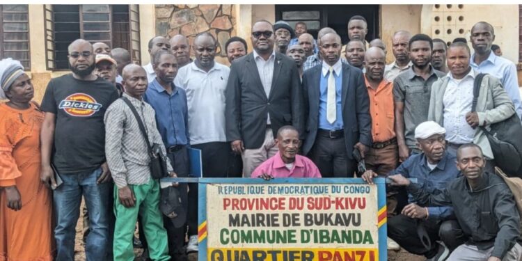 Bukavu : le maire Dr Nicolas Kyalangalilwa en journée marathon de proximité, mobilise artistes et cadres de base autour de la sécurité, de l’assainissement et du développement local