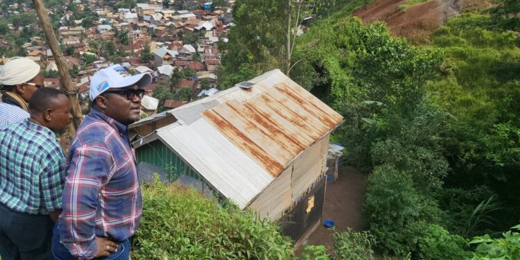 Bukavu : Dr Nicolas Kyalangalilwa au chevet des sinistrés de Panzi, appelle à quitter les sites à haut risque et annonce des solutions pour l’accès à l’eau potable