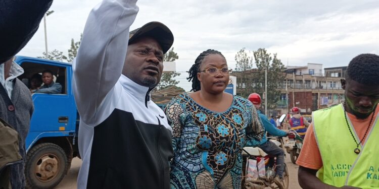 IBANDA : Le Bourgmestre a.i Jonathan KANANE très engagé dans l’assainissement de la commune d’Ibanda