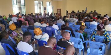 BUKAVU : Le maire Nicolas Kyalangalilwa à l’écoute des vendeurs du marché central de Kadutu, l’amélioration des conditions de travail au cœur des échanges
