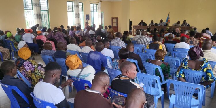 BUKAVU : Le maire Nicolas Kyalangalilwa à l’écoute des vendeurs du marché central de Kadutu, l’amélioration des conditions de travail au cœur des échanges