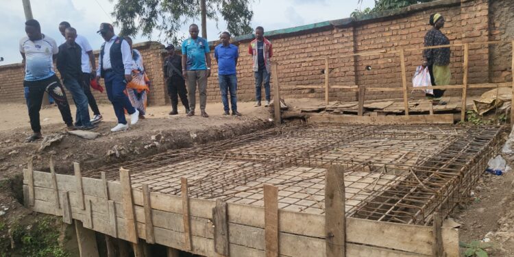 Mairie de Bukavu : incendie maîtrisé à Panzi grâce aux véhicules anti-incendie et suivi du chantier d’un pont à Kasali