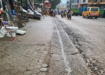 Bukavu : à Vamaro, les commerçants répondent à l’appel de la mairie et poursuivent le pavage de leurs devantures