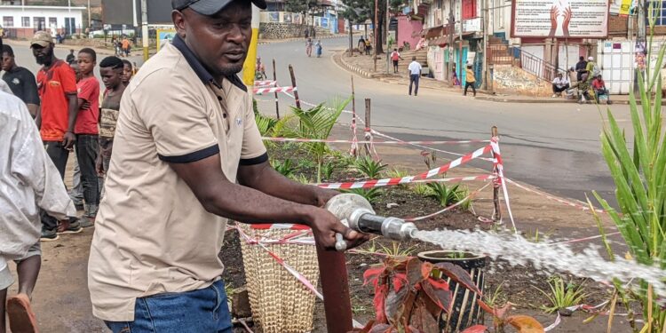 IBANDA : en tournée marathon à nyawera, mukukwe, hewa bora, telecom et elaquate, le bourgmestre jonathan hakuzwimana kanane supervise le salongo et soutient les travaux d’infrastructures