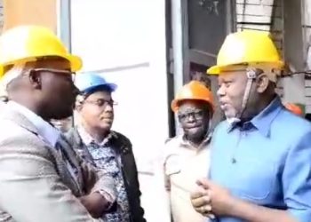 Sud-kivu : En mission de service,  le ministre national des ressources hydrauliques et électricité  félicite le directeur général de la SNEL LUSIDE WA LUSANGI Fabrice pour son implication dans l&rsquo;installation réussie des compteurs cash powers à Bukavu