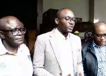 Sud-kivu : le ministre national de l&rsquo;électricité  satisfait du travail qu&rsquo;abattent le DG de la SNEL LUSIDE WA LUSANGI Fabrice et le DP Jovy MULEMANGABO dans l&rsquo;installation réussie des compteurs cash powers à Bukavu.