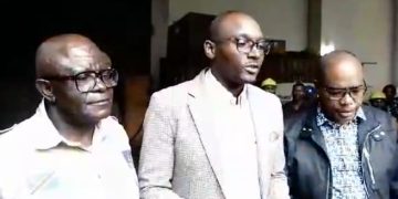 Sud-kivu : le ministre national de l&rsquo;électricité  satisfait du travail qu&rsquo;abattent le DG de la SNEL LUSIDE WA LUSANGI Fabrice et le DP Jovy MULEMANGABO dans l&rsquo;installation réussie des compteurs cash powers à Bukavu.