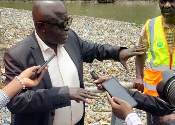 Sud-kivu : La SNEL demande à la population de gérer les déchets ménagers d&rsquo;une manière responsable pendant cette saison pluvieuse et d&rsquo;arrêter de les jeter dans les caniveaux car pendant la pluie ils sont charriés dans le lac kivu pour terminer leur courses au barrage de la centrale hydroélectrique Ruzizi 1, Ce qui entraîne les délestages et les perturbations en énergie électrique