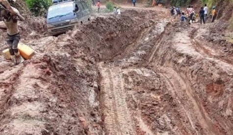 Sud kivu: La RN3 Miti-Hombo en délabrement très avancé, ses usagers plaident pour sa réhabilitation urgente