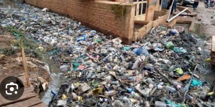 Bukavu: En prélude de la saison pluvieuse qui pointe à l&rsquo;horizon, la génération Paulin MULUME interpelle le maire de la ville sur les catastrophes qui ont toujours causé des dégâts.