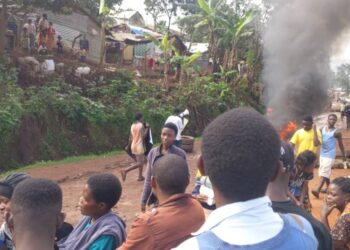 Bukavu : La population du camp saïo et ses environs en sit-in sur la route menant vers le cimetière de la Ruzizi pour exiger sa réhabilitation