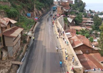 Bukavu : Le directeur provincial de l&rsquo;office des routes s&rsquo;imprègne de l&rsquo;évolution des travaux sur la RN2, tronçon lycée Wima-Ciriri