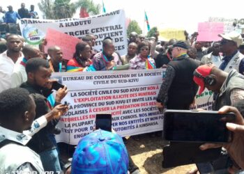 Sud Kivu : A travers une marche pacifique, la société civile dénonce le pillage des minerais par les chinois et la guerre à l&rsquo;Est de la RDC