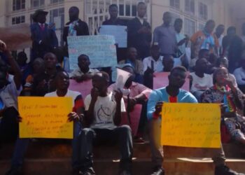 Bukavu : A la frontière Ruzizi 1, le sit in de la société civile pour exiger la fermeture des frontières entre la RDC et le Rwanda, interdit par la police