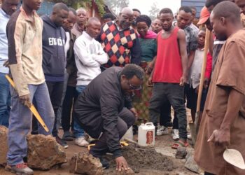 Bukavu : Sur financement du député national Patrick Baka wa Bana, les travaux de construction du canal d’évacuation d’eau sur avenue route d’Uvira 2 lancés ce lundi